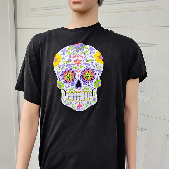 Black T-Shirt with Colorful Skull Design - Picture 1 of 2